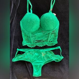 NWT Victoria’s Secret 32D VERY SEXY Push Up Corset Bombshell Bra Panty Set Green
